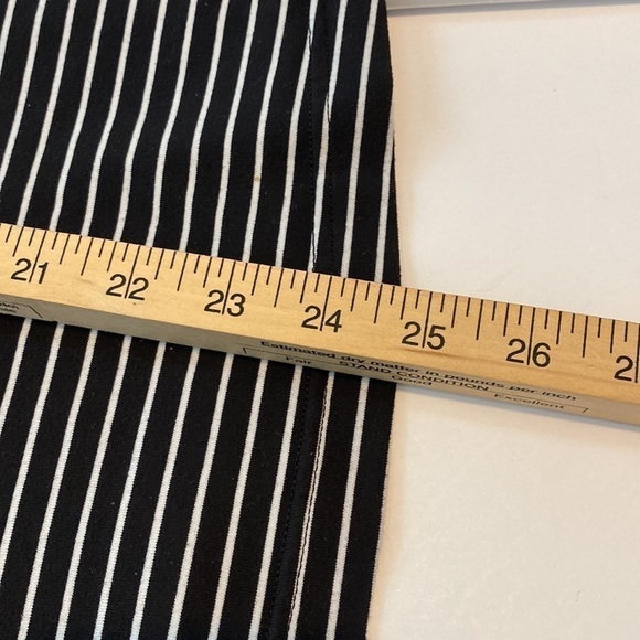 Lululemon racer back tank black and white - Picture 5 of 5